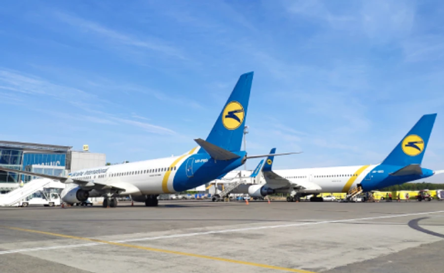 МАУ нужен месяц на выход из аврала: 27 тысяч обращений по отмененным рейсам