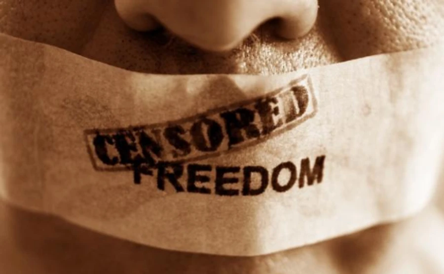 Ведущие грузинского Рустави 2 сорвали выпуск новостей заявлением об увольнении