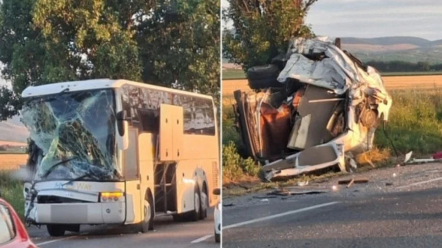 Bus carrying Ukrainians crashes into minibus in Romania, killing woman – video