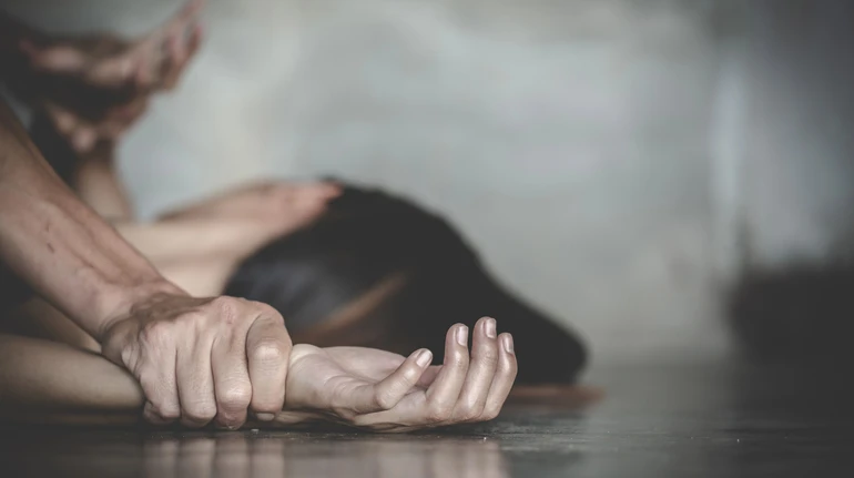 На Харківщині вітчима засудили за багаторічне ґвалтування падчерки: коли все почалося, дівчинці було 7