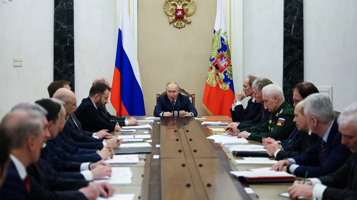 Russian officials acknowledge heavy losses from Western sanctions but Putin not informed – Latvian intelligenc