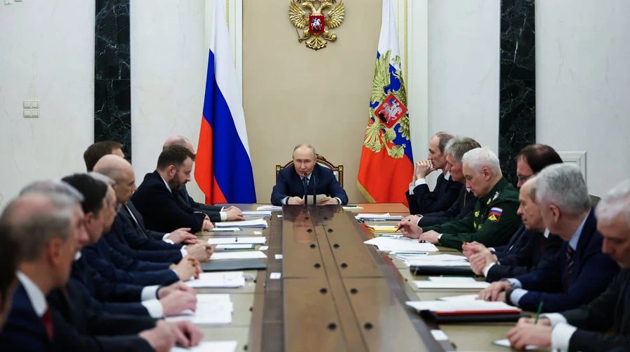 Russian officials acknowledge heavy losses from Western sanctions but Putin not informed – Latvian intelligenc