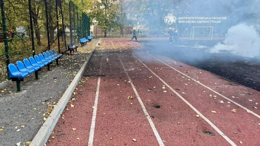Ataque russo danifica estádio escolar no Dnipro