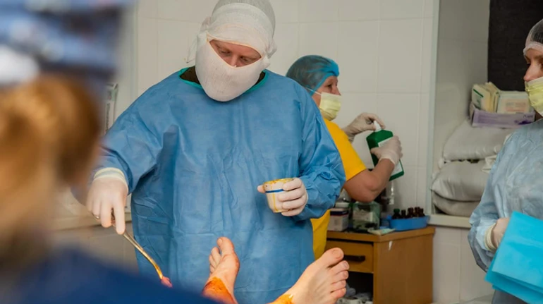 Військовими мізками розумієш те, що не зміг би прийняти цивільними. Історії травматолога з військового госпіталю