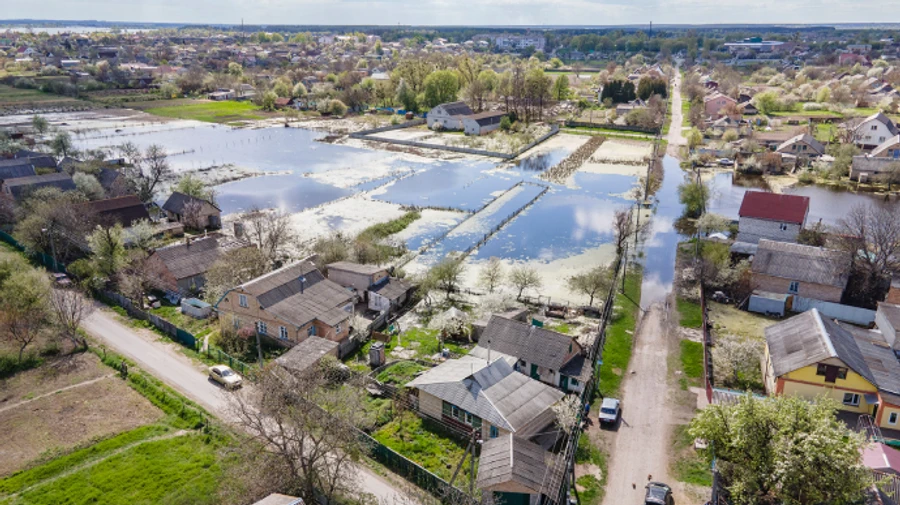 Жители подтопленного Демидова перекрывали движение на трассе под Киевом