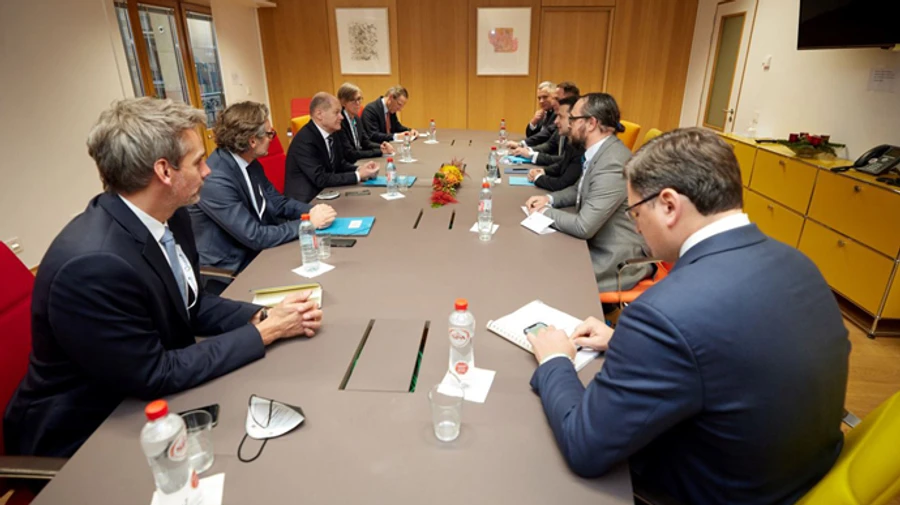 Зеленский обсудил с новым канцлером Германии возможное членство Украины в НАТО