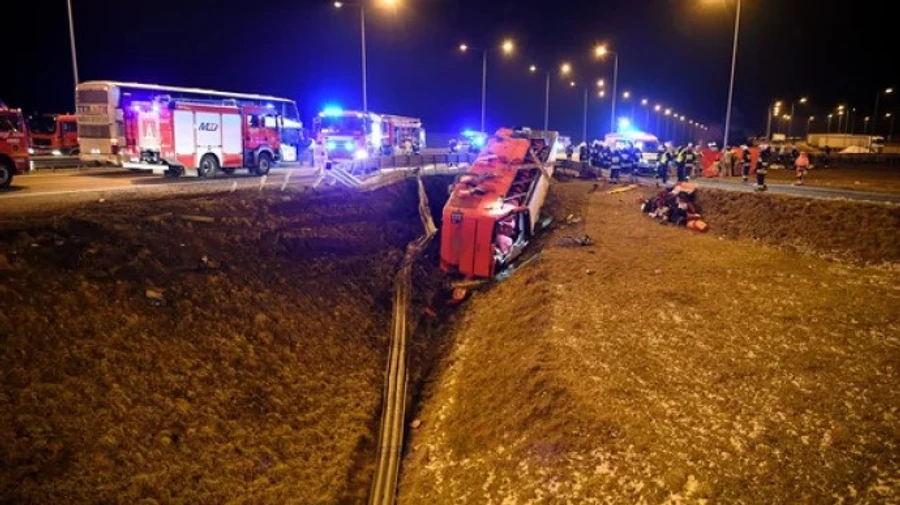 Померла восьма жертва аварії українського автобуса в Польщі