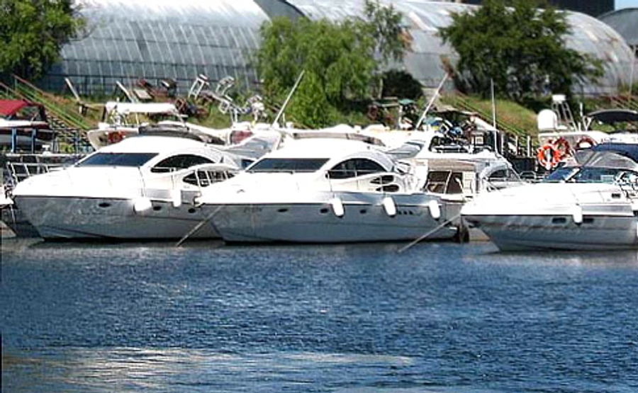 Журналисты узнали, кому из чиновников принадлежат элитные яхты