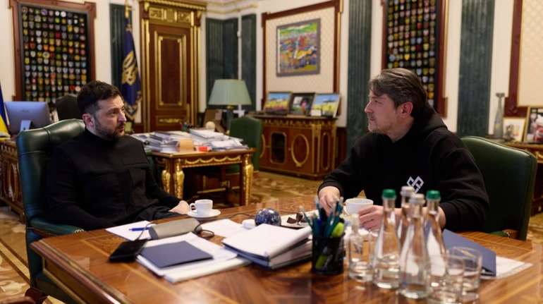 Зеленский неожиданно встретился с Притулой, чтобы обсудить волонтерское движение