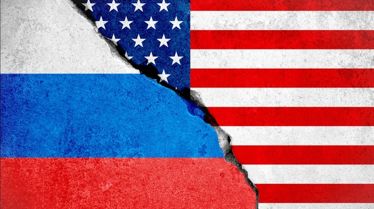 CNN: У Трампа обговорюють подальше послаблення санкцій щодо нафти РФ