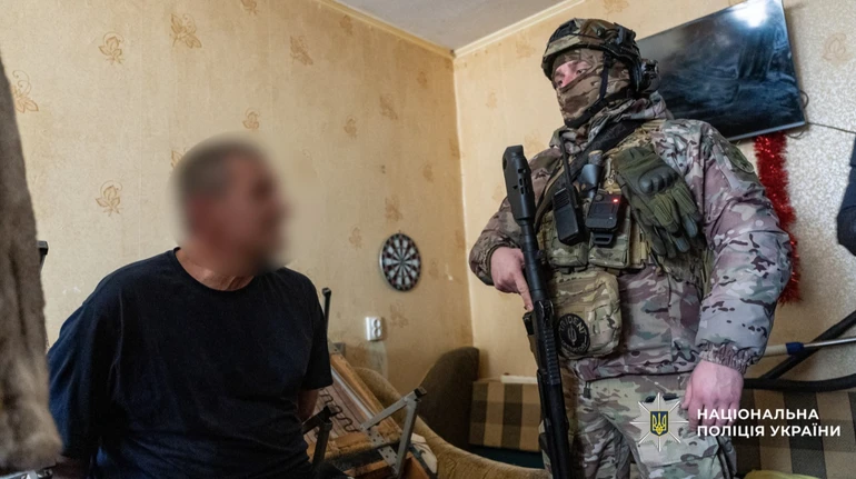 В Киеве задержали мать и отчима, которые снимали порно с участием дочери