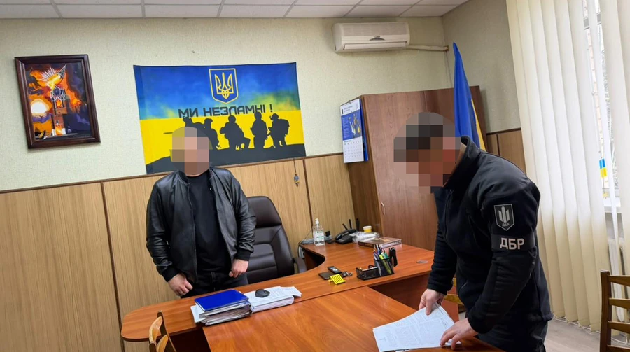Вломились у домівку, представились як СБУ: ДБР оголосило підозру в катуванні працівникам ТЦК