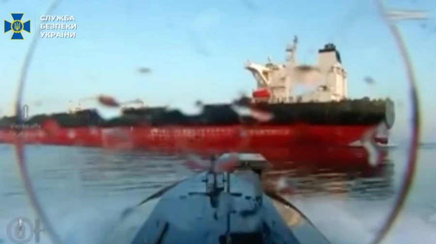 Морской дрон СБУ поразил танкер теневого флота РФ в Чёрном море