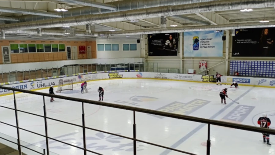 Russians strike ice rink in Kyiv with missile