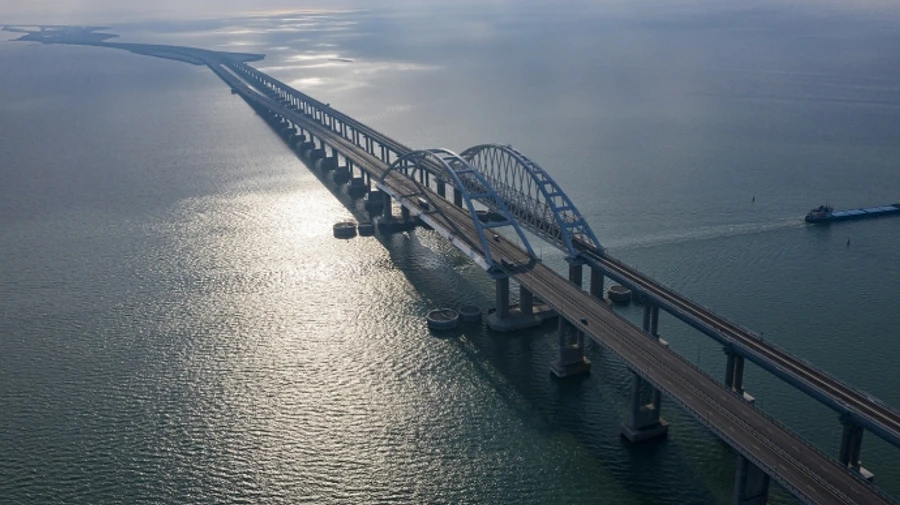 В Керчи были слышны взрывы, оккупанты перекрыли мост