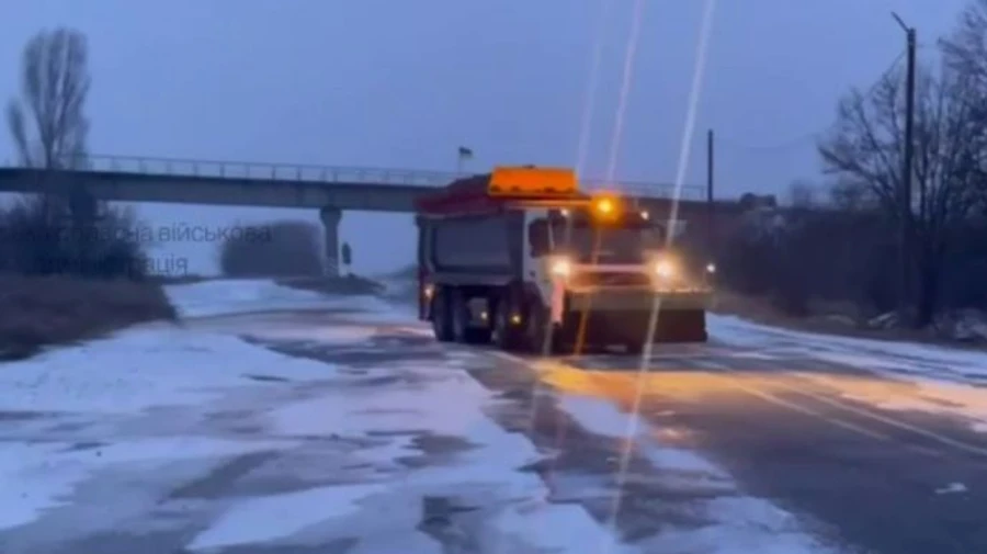 Через негоду відсутня електрика в семи районах Одещини, заметіль пануватиме і завтра