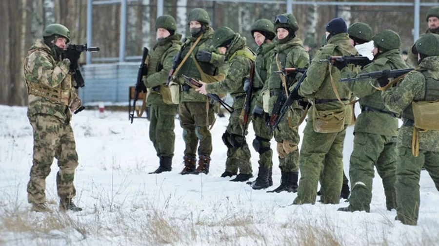 Russian army aims to attack on most fronts but lacks power – British Intelligence