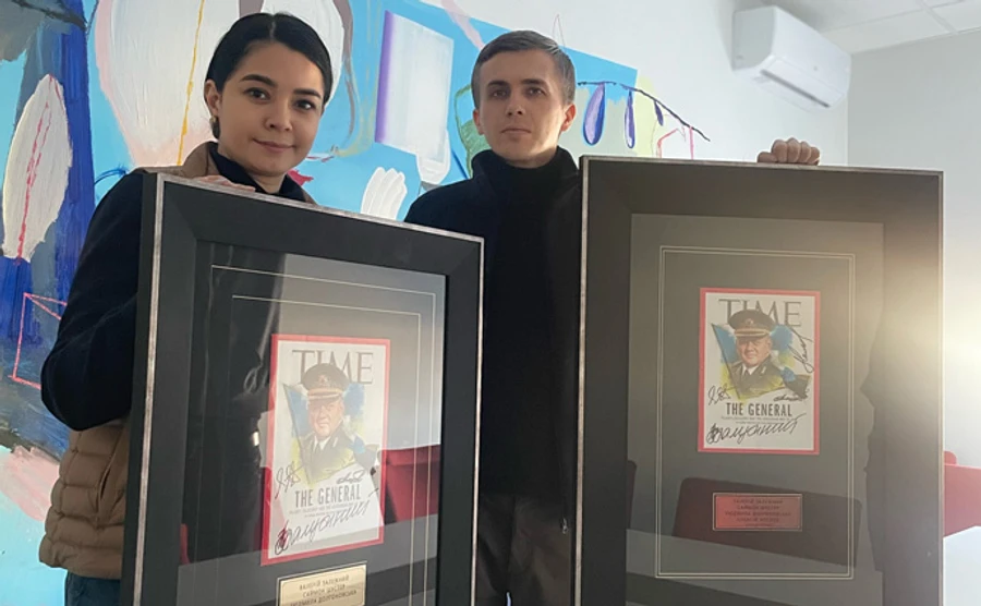 ВСУ нужна наша помощь. Выиграй журнал с подписью Залужного в обмен на улучшение ПВО (укр)