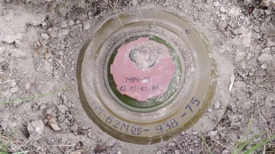 For the second time in a week, a tractor hits a mine in Kyiv Oblast