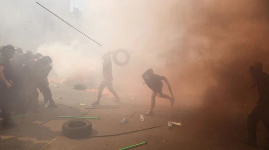 На Банковій сталися сутички, 8 правоохоронців постраждали від націоналістів