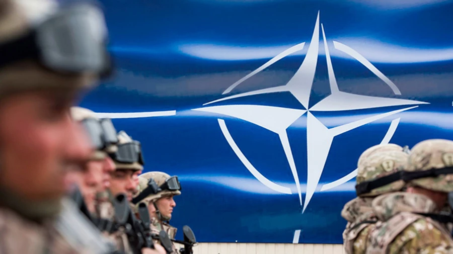 НАТО отвергает обвинения Лукашенко