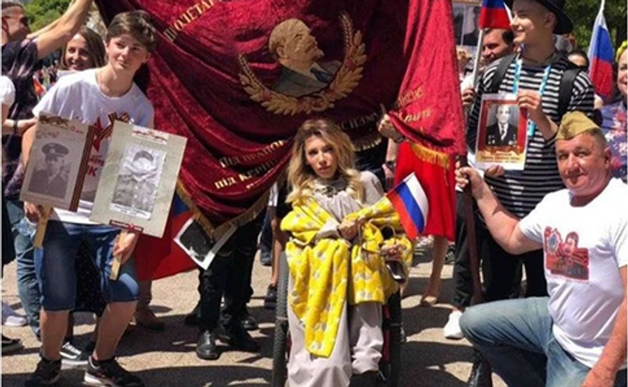 Російська делегація на Євробаченні несла прапори ЛДНР вулицями Лісабона