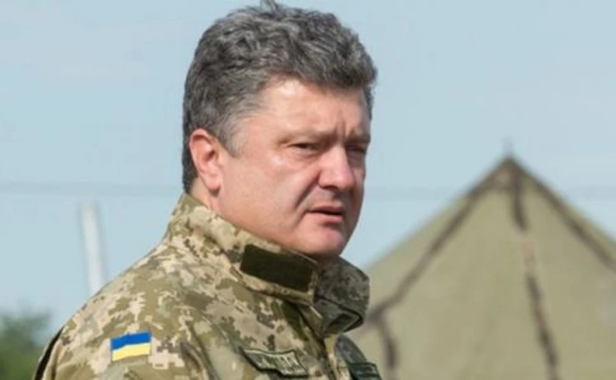 Порошенко: Пока ситуация в зоне АТО не дает оснований ожидать мира