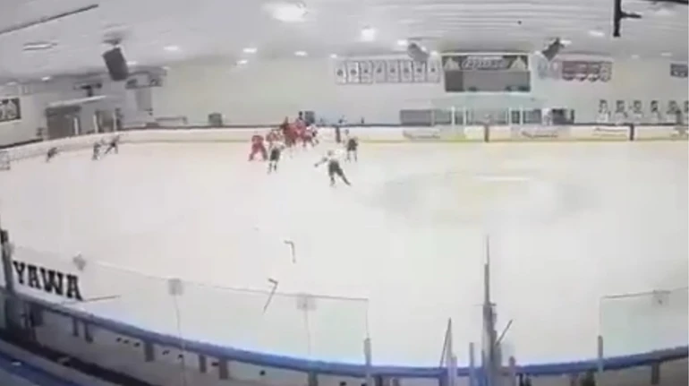 В США во время хоккейного матча детских команд произошла стрельба: есть погибшие и раненые