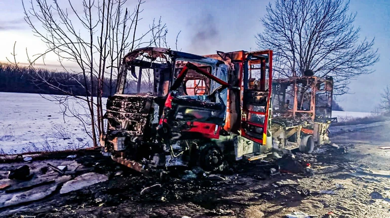 Росіяни прицільно вдарили по рятувальниках під час гасіння пожежі на Харківщині