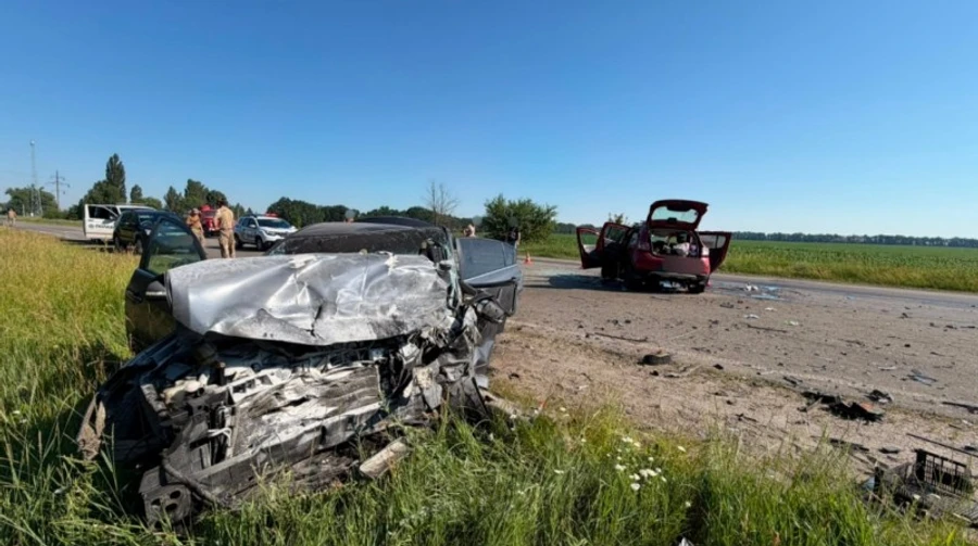 В ДТП в Киевской области из-за неудачного обгона погибли пять человек, двое ранены