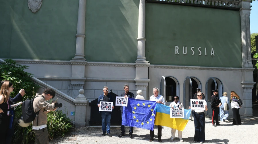 Венеційська бієнале хоче оскаржити рішення ЄС про зупинку фінансування через повернення РФ