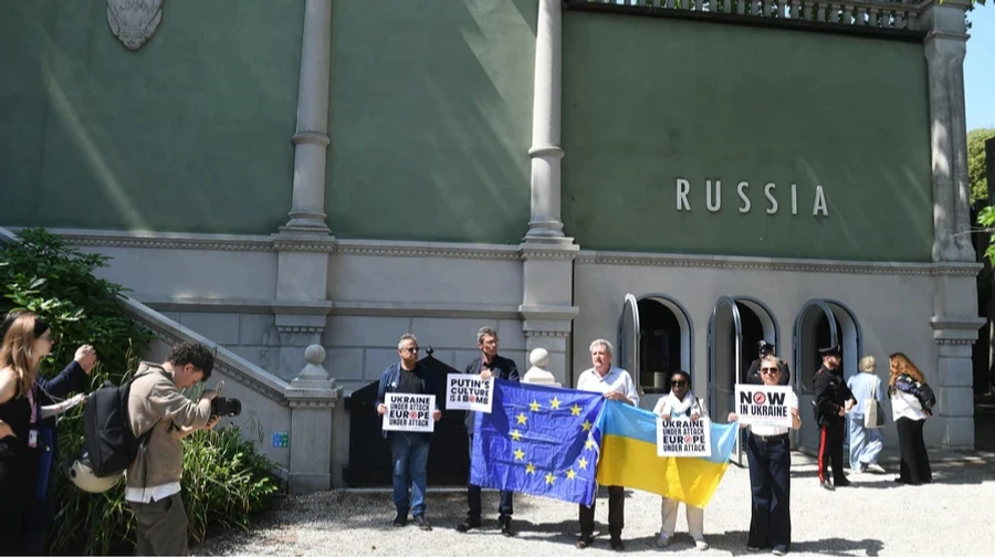 Венеційська бієнале хоче оскаржити рішення ЄС про зупинку фінансування через повернення РФ