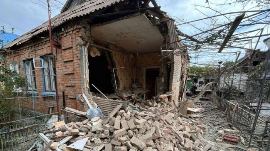 Russian shelling of Nikopol kills a child, injures 3 adults – photos