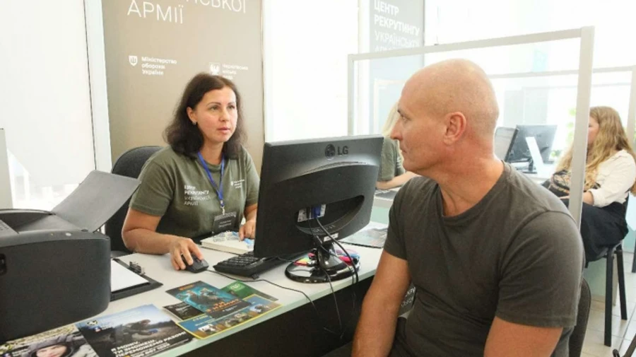У Чернігові відкрили рекрутинговий центр до української армії