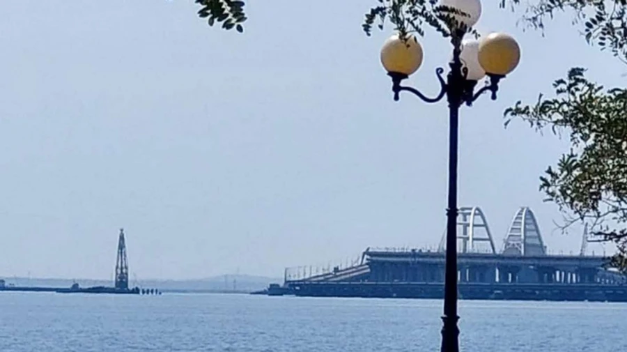 Оккупанты строят укрепления возле Крымского моста – СМИ