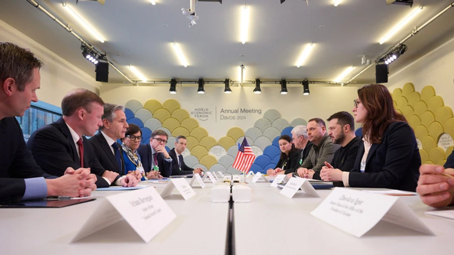Zelenskyy meets with Blinken and Sullivan in Davos – video