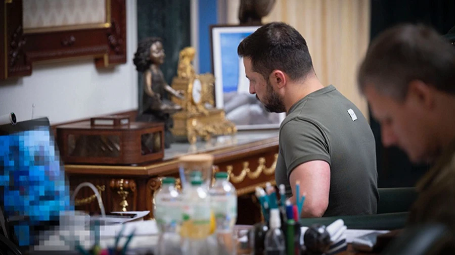 Zelenskyy convenes daily meeting to discuss air defence and preparations for winter, listens to intelligence reports