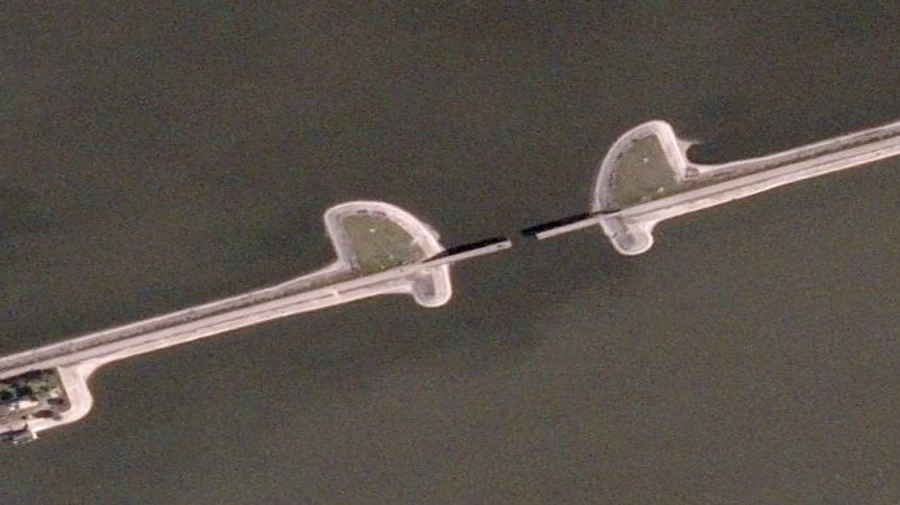 Взорванные мосты могут затормозить контрнаступление ВСУ в Харьковской области: спутниковые снимки