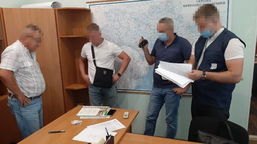 Задержали руководителя популярного природного парка: подозревают во взятках с туристов