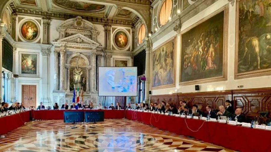 Рада получила срочный вывод венецианки по законопроекту о референдуме