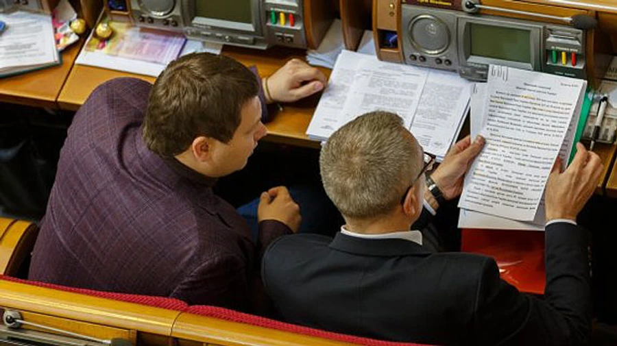 Новини 8 травня: затверджені правки до антиколомойского законопроєкту, Грузія відкликає посла