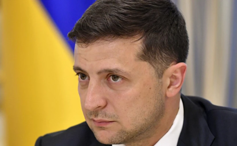 Зеленський повинен вирішити, хоче він бути слугою народу чи олігархів – Financial Times