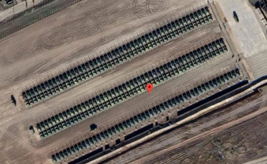 У границы с Украиной засветились сотни российских танков