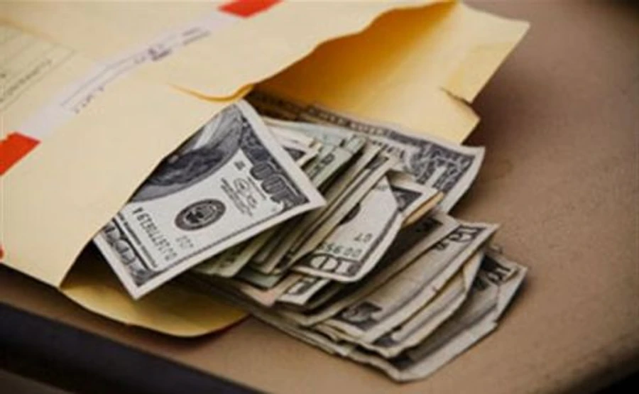 ЗМІ: Високопосадовець, затриманий за хабар у $250 тис, вийшов на роботу