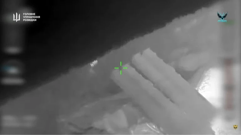 Ukraine destroys Russian air defence assets in Crimea again before Christmas – video