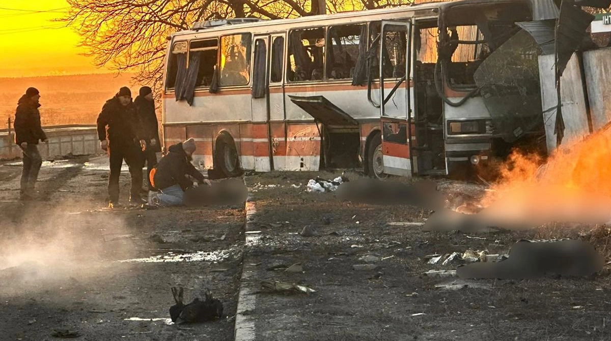 Russians attack bus with miners on board in Dnipropetrovsk Oblast with drones, 12 killed and 16 injured – photos