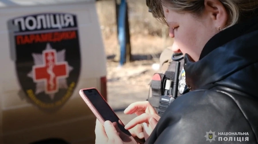 Family with two children who lived just 300 metres from front line is evacuated from Toretsk – video