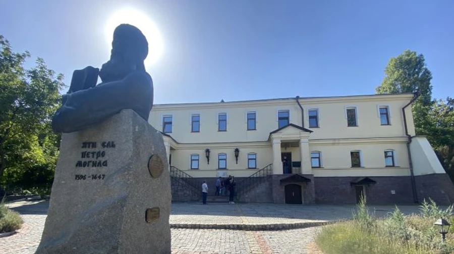 Ще 2 корпуси на території Нижньої лаври перейшли під контроль держави