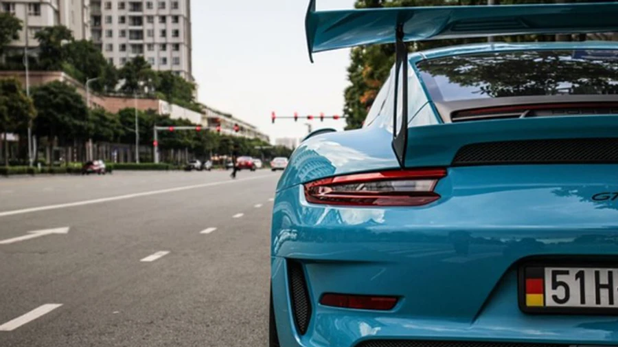 Попри санкції, росіяни завозять елітні авто через Литву і Білорусь – розслідування