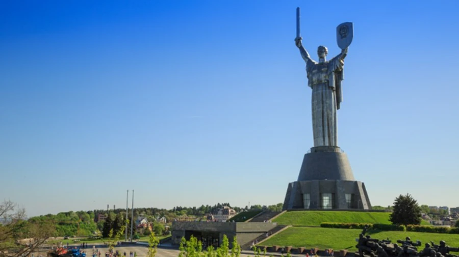 ЗМІ показали, як закінчують готувати тризуб на щит Батьківщини-матері